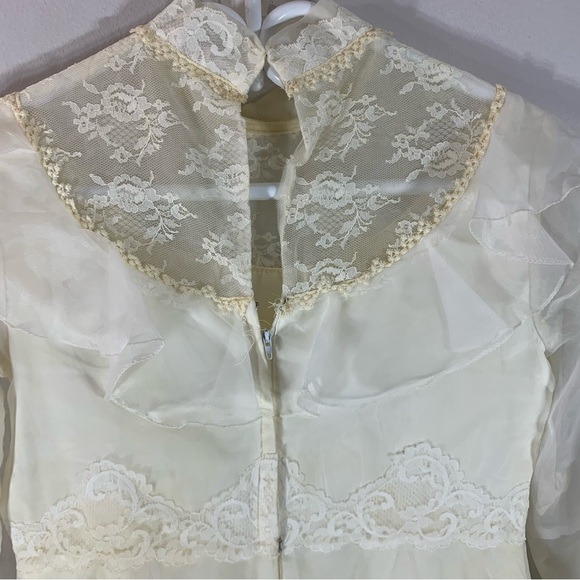 Vintage victorian wedding dress - Picture 8 of 16